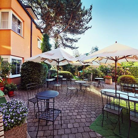 Hotel Tulipan Prŭhonice Dış mekan fotoğraf
