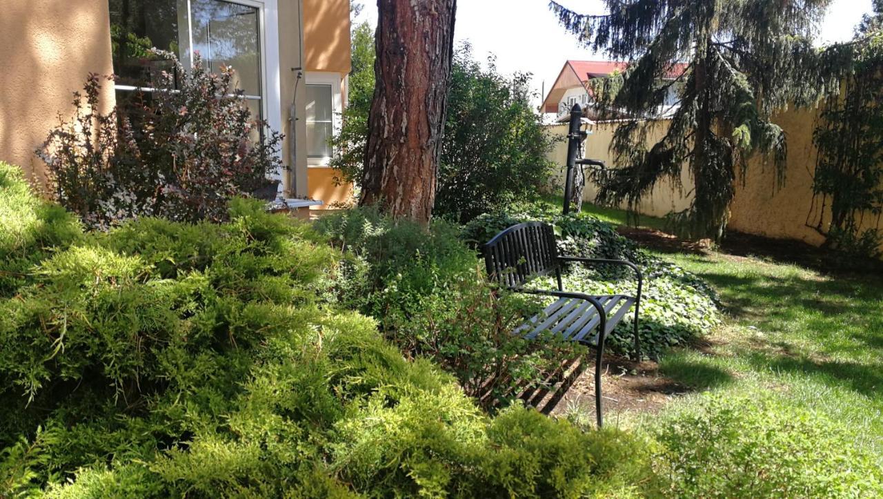 Hotel Tulipan Prŭhonice Dış mekan fotoğraf