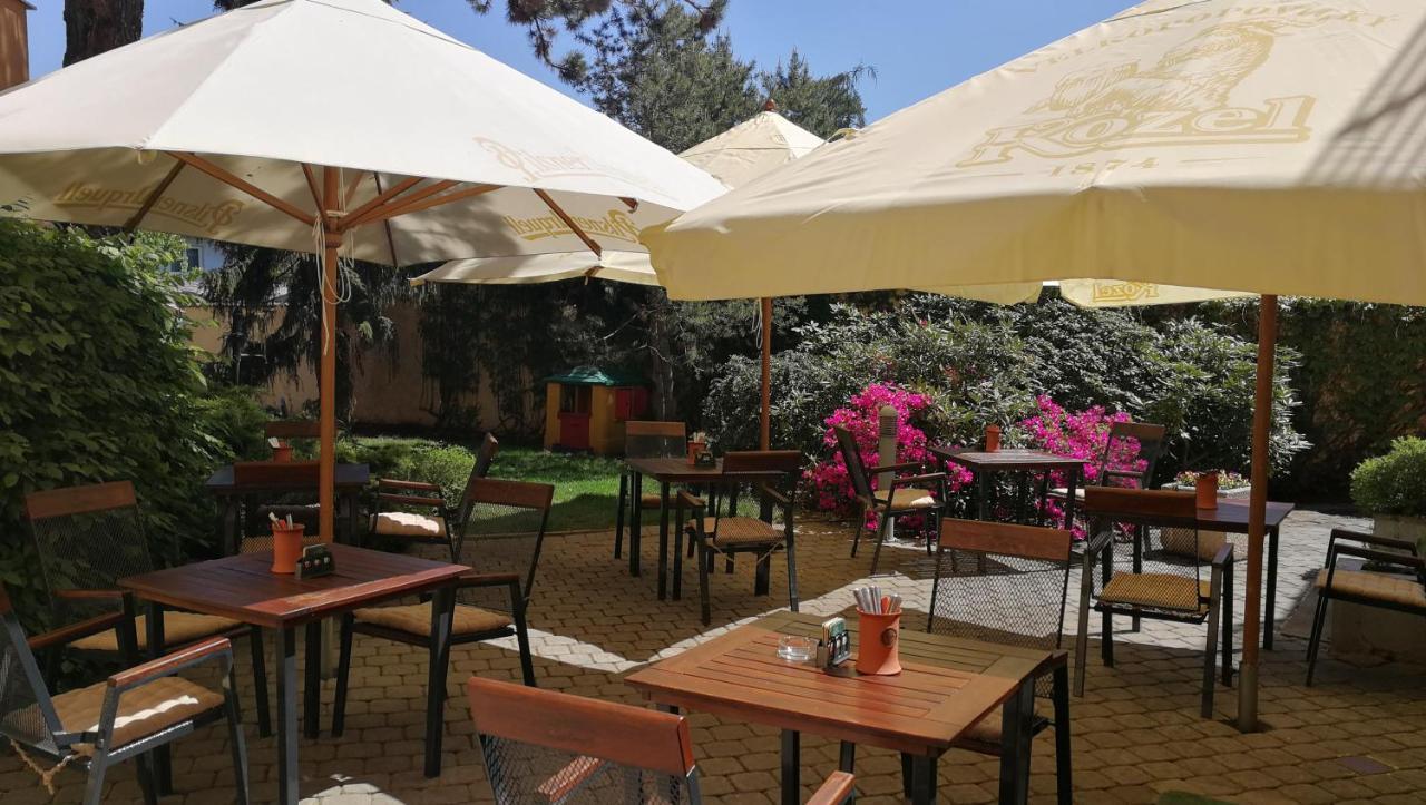 Hotel Tulipan Prŭhonice Dış mekan fotoğraf