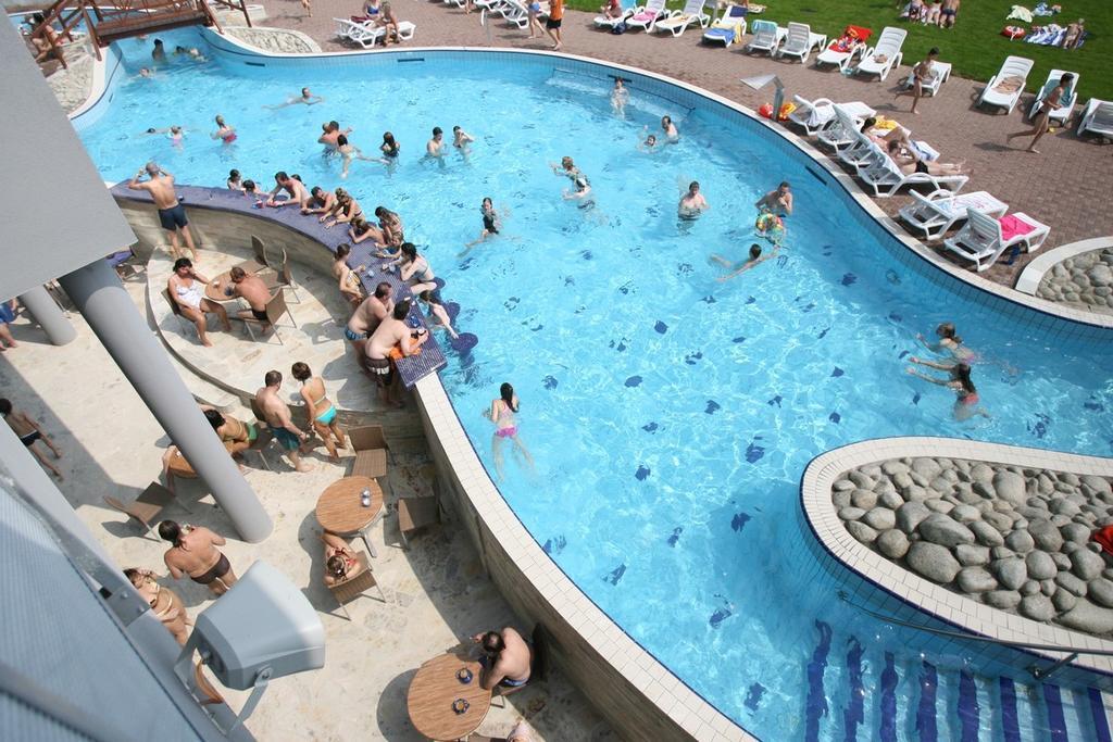 Hotel Tulipan Prŭhonice Dış mekan fotoğraf