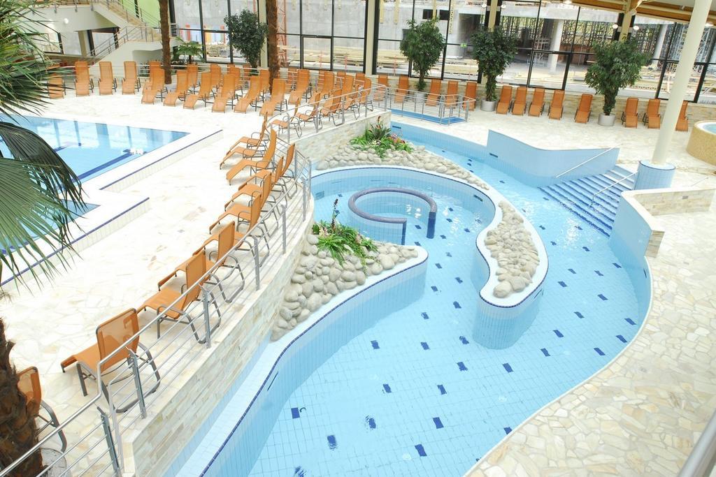 Hotel Tulipan Prŭhonice Dış mekan fotoğraf