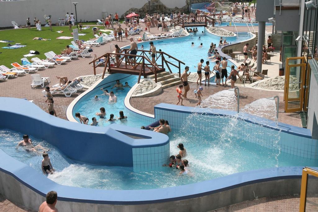 Hotel Tulipan Prŭhonice Dış mekan fotoğraf