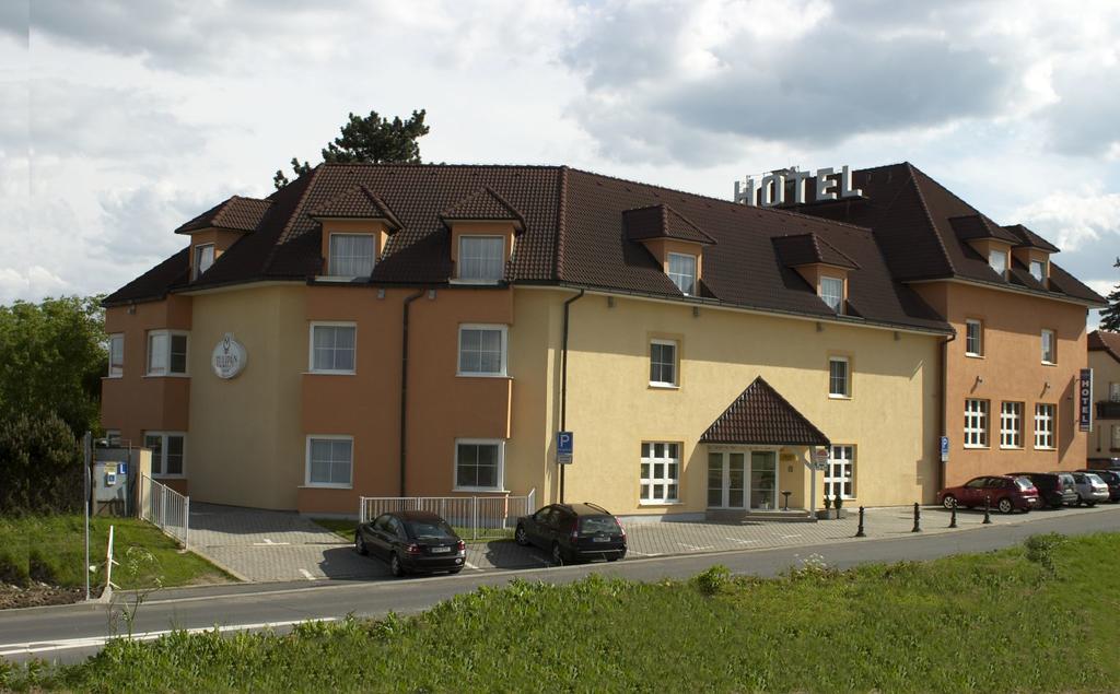 Hotel Tulipan Prŭhonice Dış mekan fotoğraf