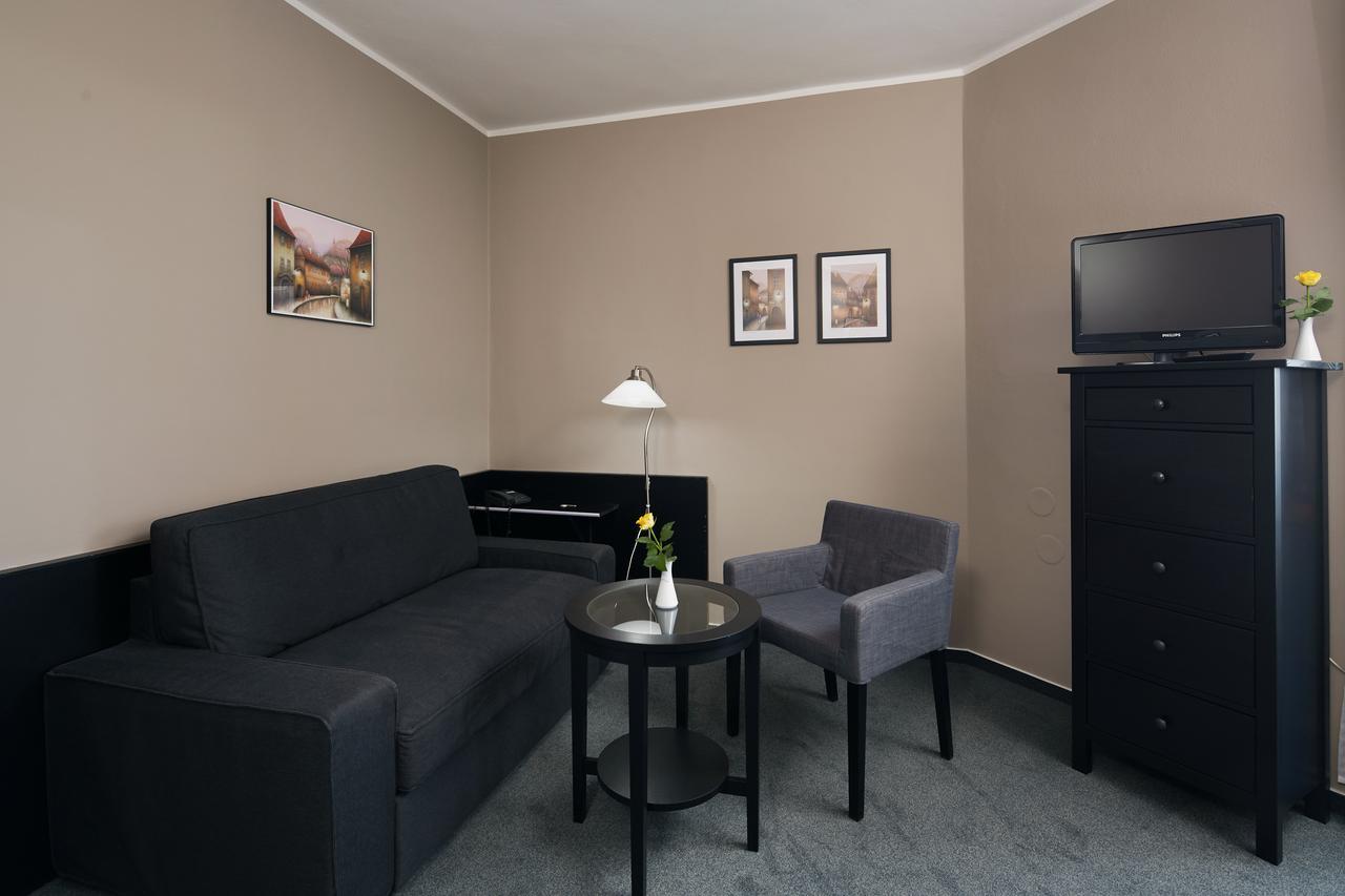 Hotel Tulipan Prŭhonice Dış mekan fotoğraf