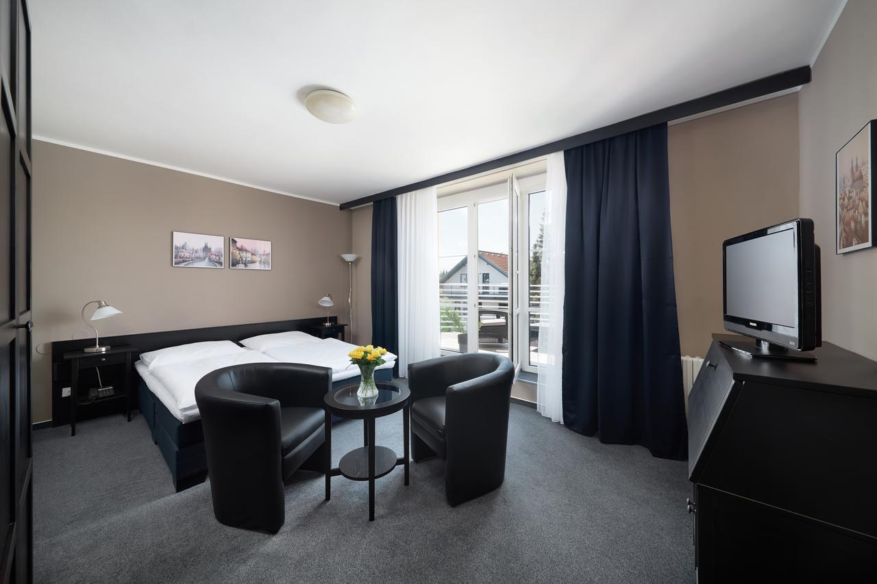 Hotel Tulipan Prŭhonice Dış mekan fotoğraf